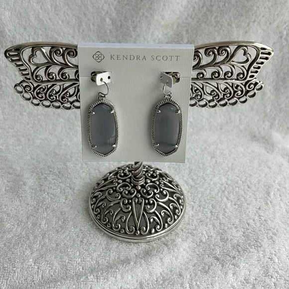 Kendra Scott Elle Drop Earring, measure 1.75"L x 0.75"W on earwire. - Picture 4 of 6